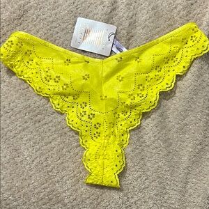 Savage X Fenty Bombshell Broderie High Leg Lace Thong